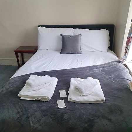 Appartamento House In The Heart Of Valleys Ebbw Vale Esterno foto