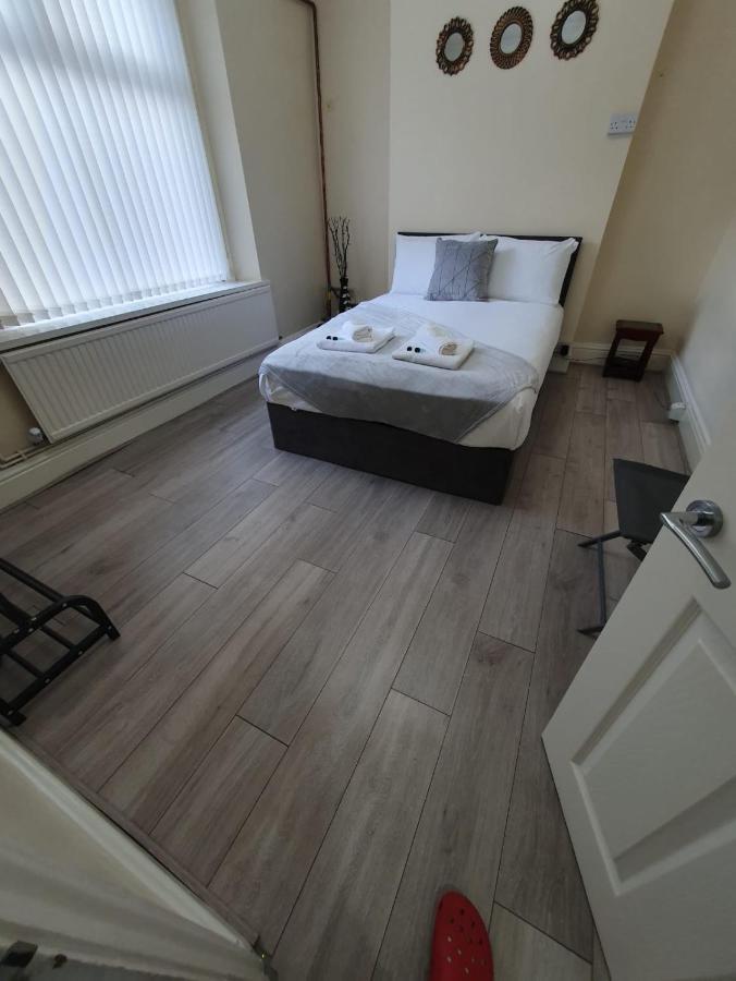 Appartamento House In The Heart Of Valleys Ebbw Vale Esterno foto