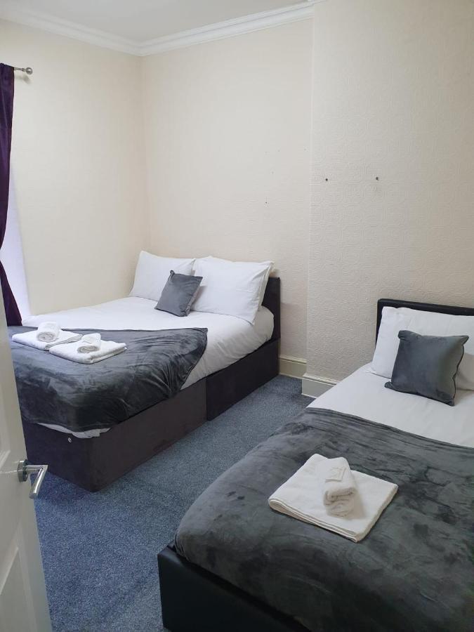Appartamento House In The Heart Of Valleys Ebbw Vale Esterno foto
