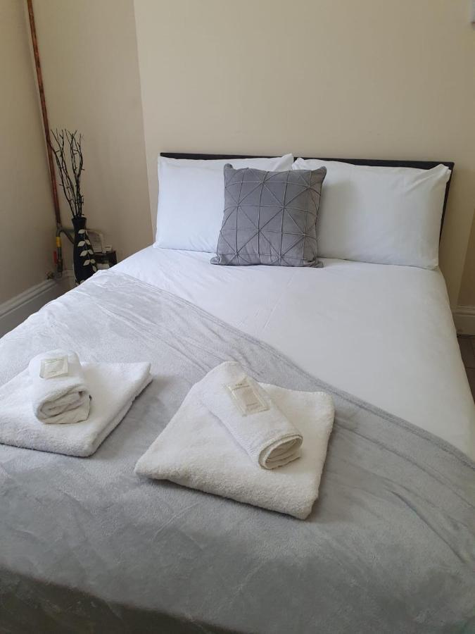 Appartamento House In The Heart Of Valleys Ebbw Vale Esterno foto