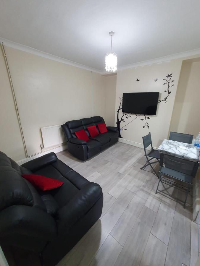 Appartamento House In The Heart Of Valleys Ebbw Vale Esterno foto
