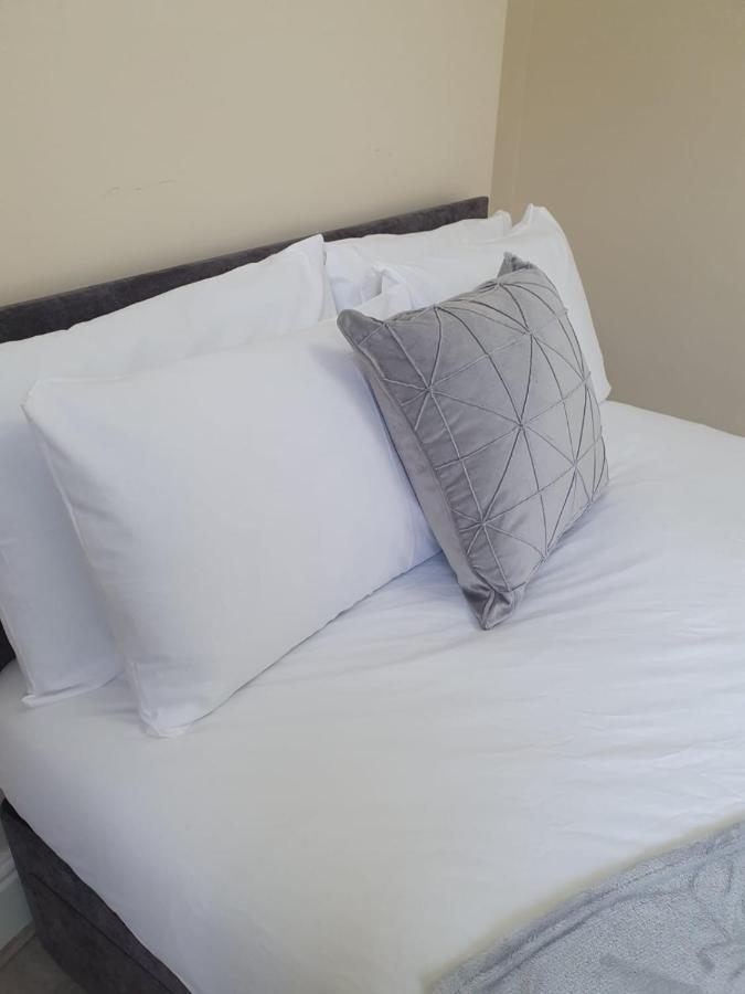Appartamento House In The Heart Of Valleys Ebbw Vale Esterno foto