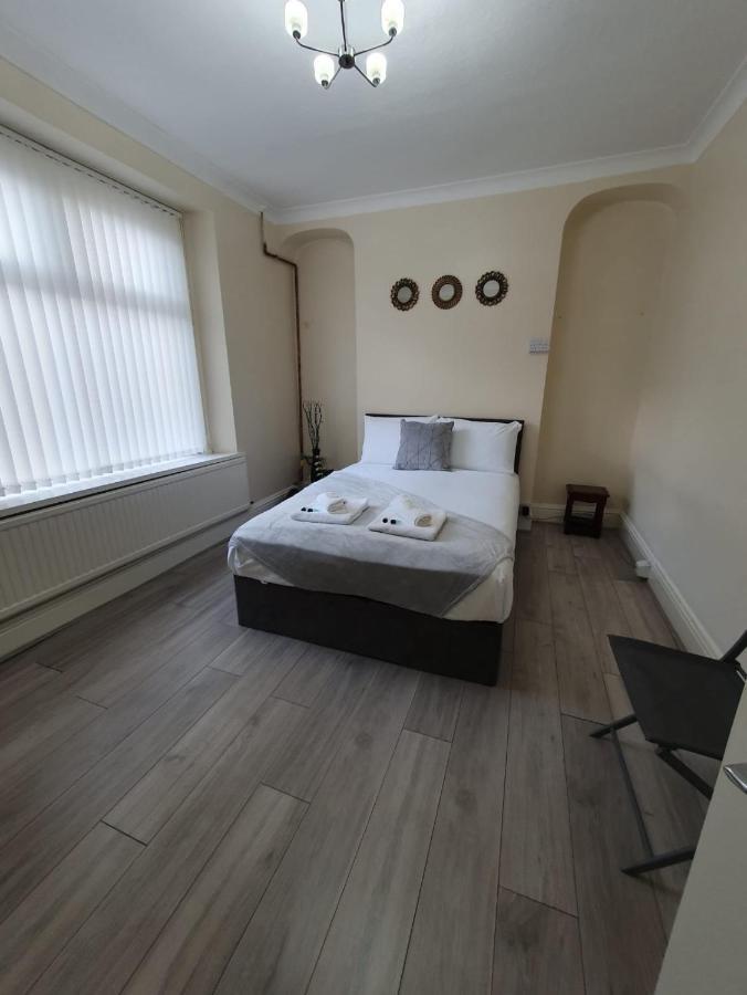 Appartamento House In The Heart Of Valleys Ebbw Vale Esterno foto