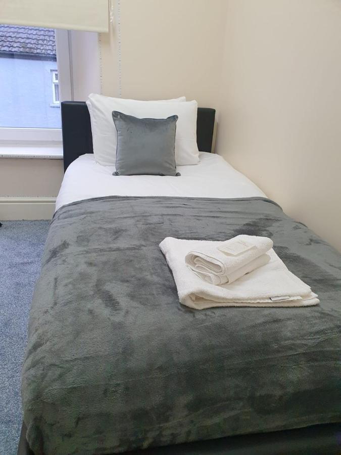 Appartamento House In The Heart Of Valleys Ebbw Vale Esterno foto