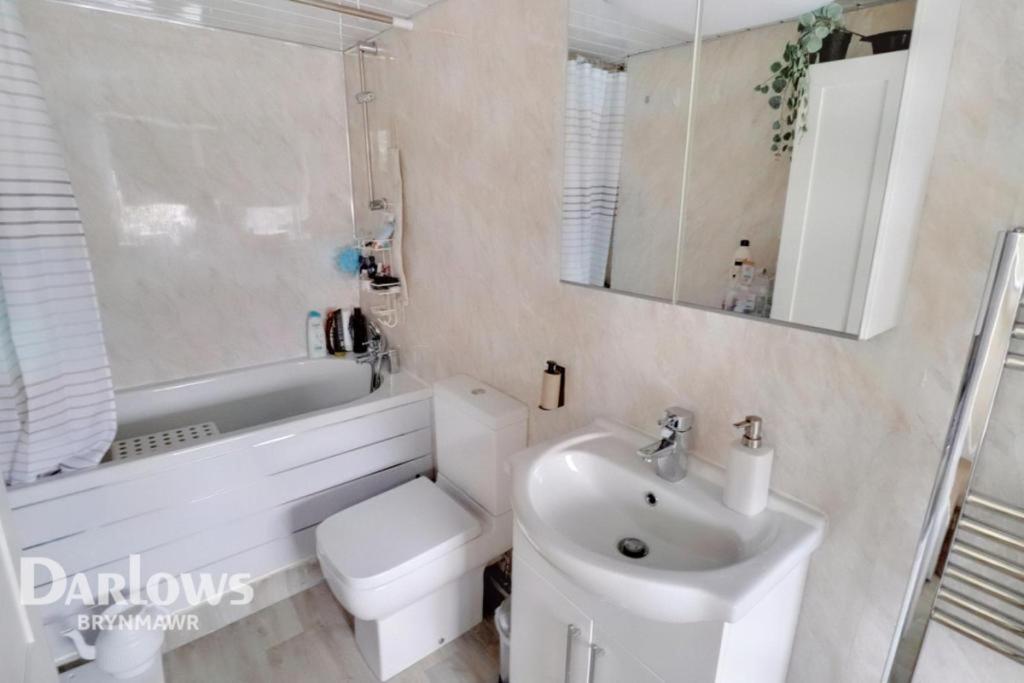 Appartamento House In The Heart Of Valleys Ebbw Vale Esterno foto